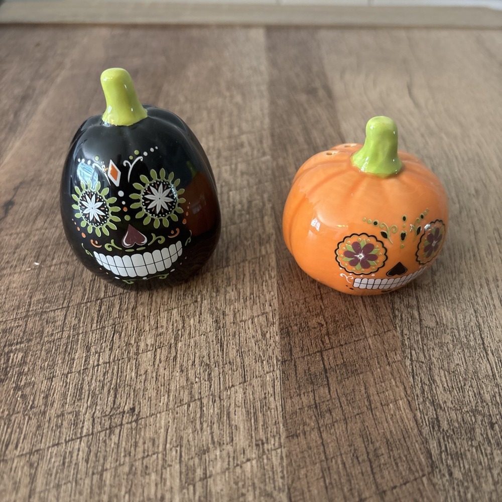 Vintage Stoneware PUMPKINS HALLOWEEN Salt Pepper Shakers Set Cottage Core